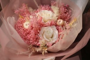 bó hoa hồng trắng khô đẹp