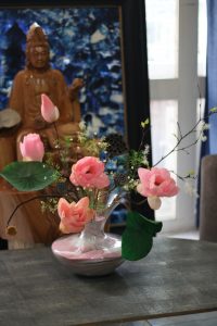 chọn hoa sen khô làm quà tặng