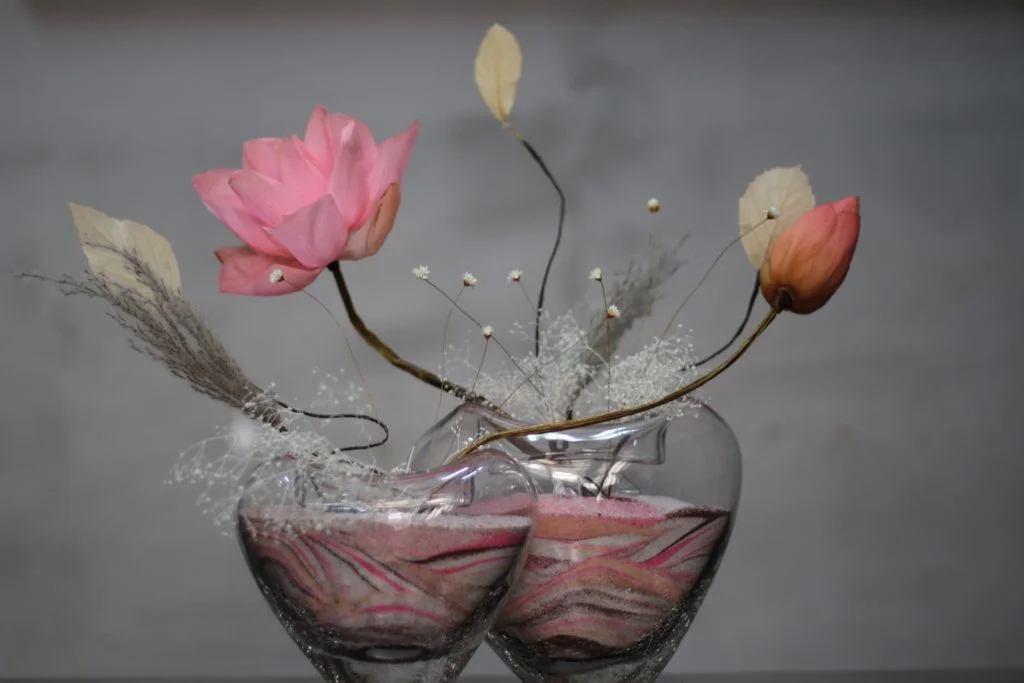 lọ hoa thủy tinh sen khô