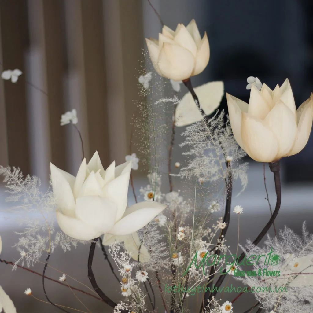 Tác phẩm ”GIỌT SƯƠNG SỚM“ từ HOA SEN KHÔ