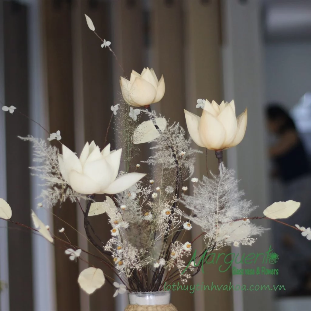 Tác phẩm ”GIỌT SƯƠNG SỚM“ từ HOA SEN KHÔ